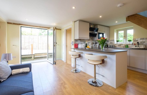 Aldringham Cottage | Foxes Lodge - sleeps 2 guests in 1 bedroom