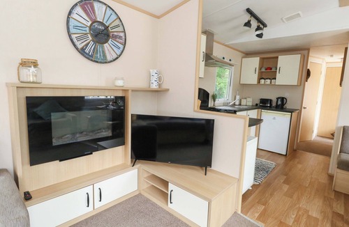 Ringwood Cottage | FOXGLOVE 4, pet friendly, with a garden in Ferndown