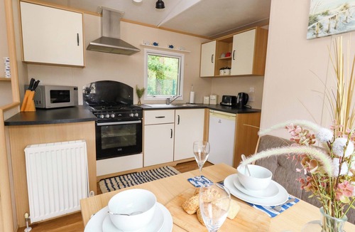 Ringwood Cottage | FOXGLOVE 4, pet friendly, with a garden in Ferndown