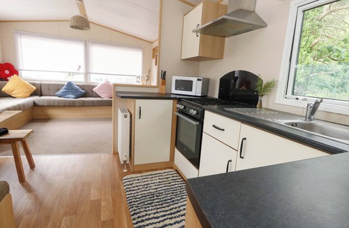Ringwood Cottage | FOXGLOVE 4, pet friendly, with a garden in Ferndown