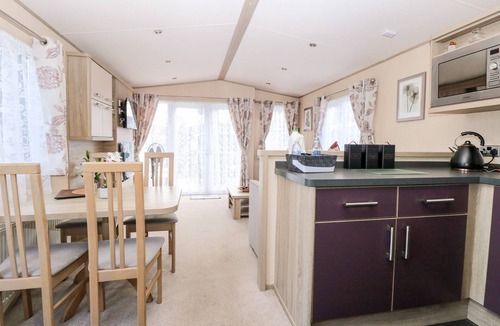 Hopton Cottage | Freddy's Lodge, Foxburrow Hang