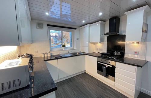Cowlairs Apartment | Free Parking, Cosy & Lovely 2 bedroom apartment