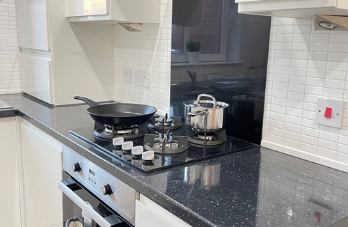 Cowlairs Apartment | Free Parking, Cosy & Lovely 2 bedroom apartment