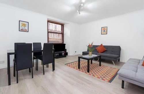 Greenock Apartment | Free Parking - Sleeps 6 - 2 Bedrooms - Newly Renovated