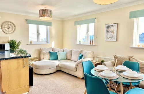 Hatfield Apartment | Free parking | Stay a week or month+
