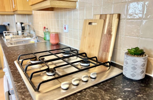 Hatfield Apartment | Free parking | Stay a week or month+