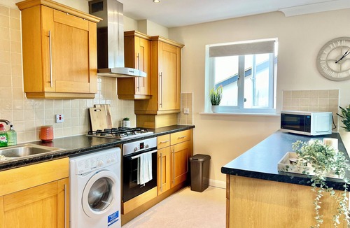 Hatfield Apartment | Free parking | Stay a week or month+