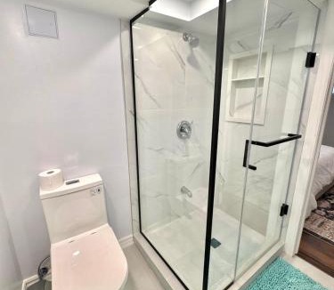 Newtonbrook Apartment | Freshly Renovated Spacious 2BR 2Bath Near TTC and Shops
