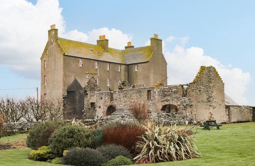 North Watten Cottage | FRESWICK CASTLE, pet friendly, with open fire in John O Groats