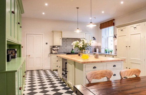 Nairn Villa | Freya House - Nine Bedroom Villa, Sleeps 18