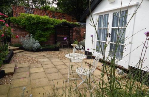Eye Bed & Breakfast | Frogs Hall B&B