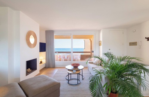 Pals Apartment | Frontline apartment with garden and pool. Parking . Capacity 4 Persons. WIFI
