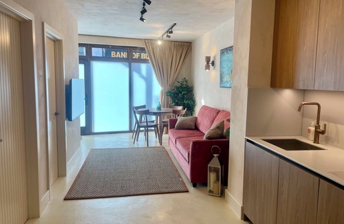 Bow Apartment | Fulham Design-led 2BR Apartment Near Olympia | Family Friendly | Sleeps 6