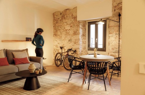 Barri Vell Apartment | Fully Equipped One-Bedroom Apartment