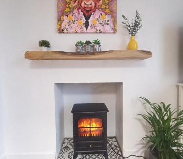 Paisley Apartment | Funky Cow-Stylish flat near Glasgow Airport