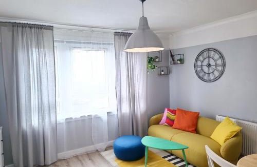Paisley Apartment | Funky Cow-Stylish flat near Glasgow Airport