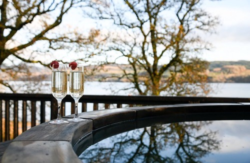 Taynuilt Cabin | Fyne Cabin is a charming loch side cabin with hot tub & stunning loch views