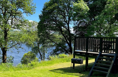 Taynuilt Cabin | Fyne Cabin is a charming loch side cabin with hot tub & stunning loch views