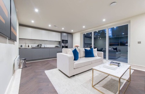 Chigwell Apartment | Garden Haven: Luxe 1BR 1BA Chigwell Retreat