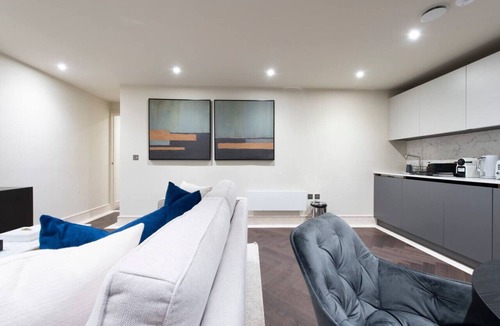 Chigwell Apartment | Garden Haven: Luxe 1BR 1BA Chigwell Retreat