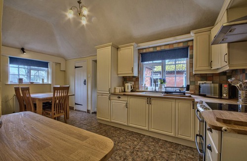 Hadleigh House | Gardeners Cottage by Group Retreats