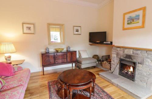 Kirkmichael House | Gardeners- Uk7233