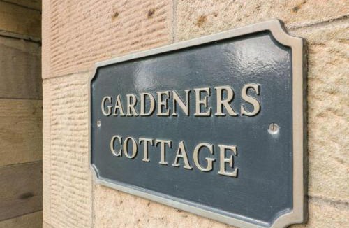 Kirkmichael House | Gardeners- Uk7233