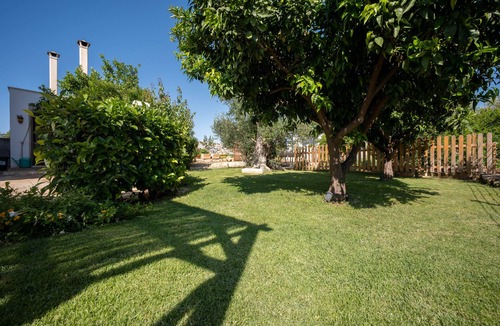 Cozzana House | Gateway to the Olives