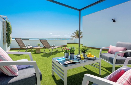 Malaga-Este Apartment | Genteel Home Casa Pedregalejo