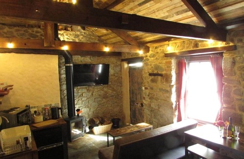Camborne Apartment | Georgian Studio Flat,Cornwall,Log Burner/no cleaning fee.