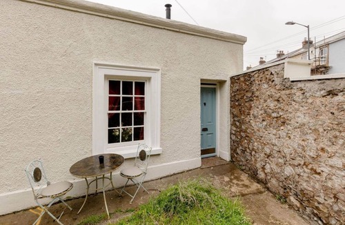 Camborne Apartment | Georgian Studio Flat,Cornwall,Log Burner/no cleaning fee.