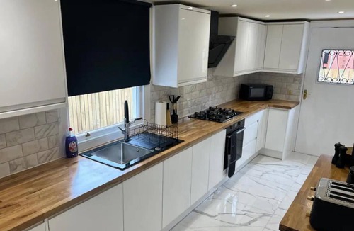 City Centre Glasgow House | Glasgow Central Paradise - Spacious 3- Bed House