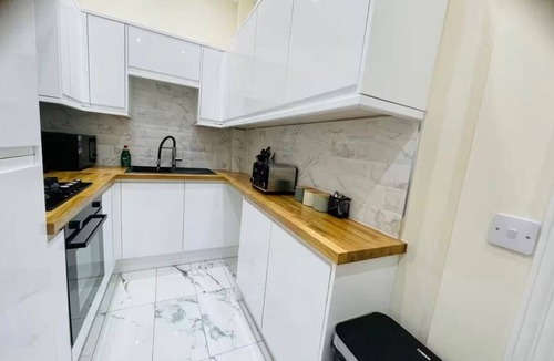 Glasgow Apartment | Glasgow City View Retreat