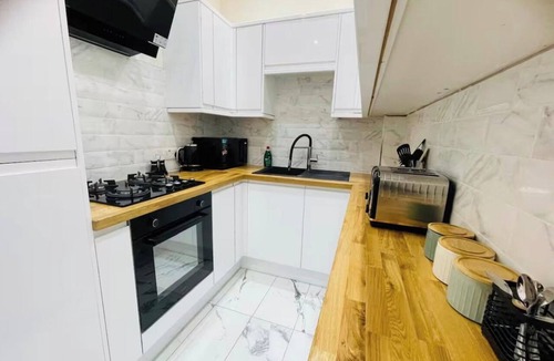 Glasgow Apartment | Glasgow City View Retreat