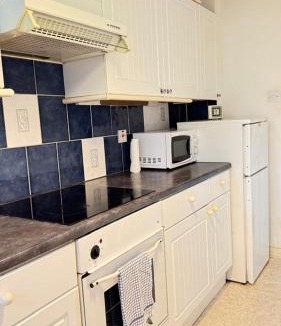 North West Apartment | Glasgow One Bedroom Flat close to city centre and all amenities