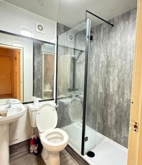 North West Apartment | Glasgow One Bedroom Flat close to city centre and all amenities
