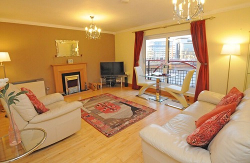 Tradeston Apartment | Glasgow Waterfront Apartment Short Walk To City Centre