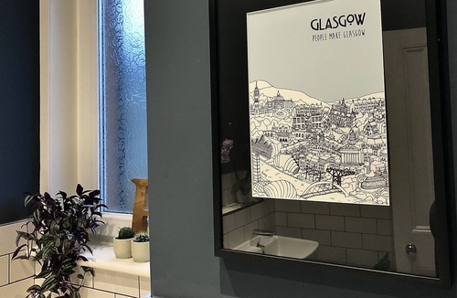 Partick Apartment | Glasgow West End Apartment COP26 Walking Distance