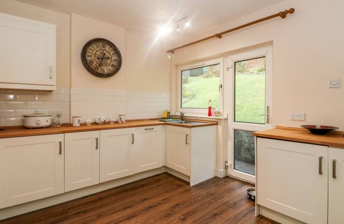 Strathblane Cottage | GLENFINGLAS DAM COTTAGE, pet friendly, with open fire in Callander