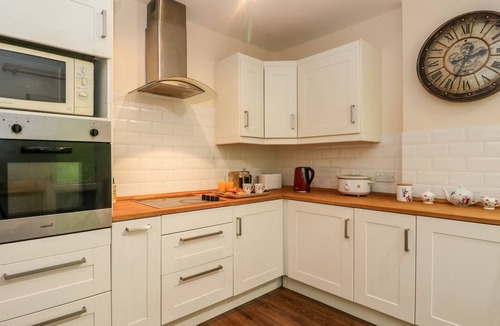 Strathblane Cottage | GLENFINGLAS DAM COTTAGE, pet friendly, with open fire in Callander