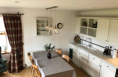 Dornoch Cottage | GLENMUIR COTTAGE, off-road parking, Dornoch