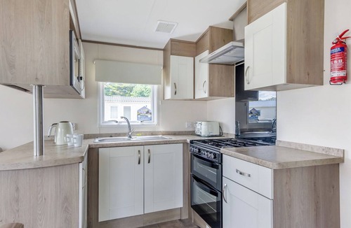 Kidwelly House | Gold Caravan with parking 6 P