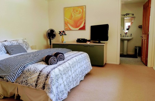Takaka Bed & Breakfast | Golden Caves - Bed & Breakfast