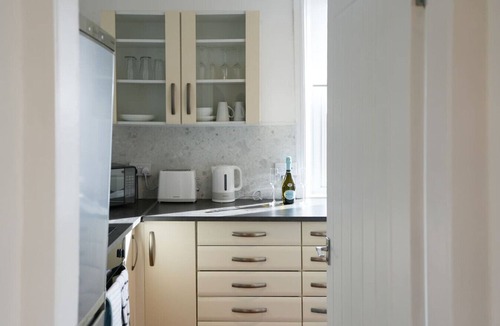 Dalry Apartment | Goldie Apartment in Dalry