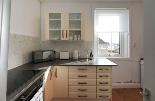 Dalry Apartment | Goldie Apartment in Dalry