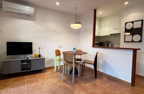 Calella de Palafrugell Apartment | Golfet Apartment - Apt p/3 at 5min from the beach w/pool Wi-Fi and AC