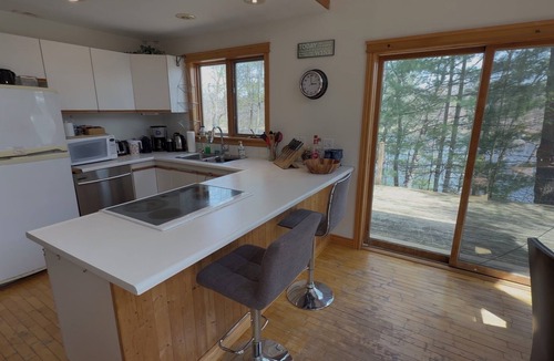 Tay Valley Cottage | Gorgeous 3-bedroom cottage in soothing Maberly perfect for relaxing getaway