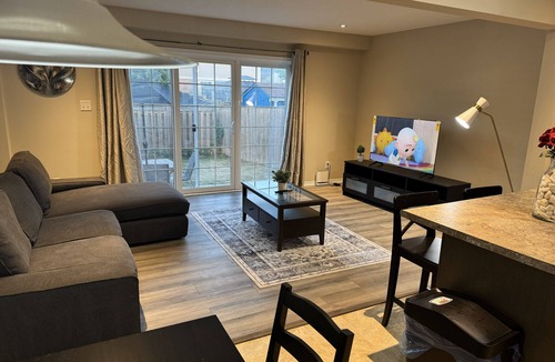 Grand River South House | Gorgeous 3-bedroom house in family friendly Kitchener neighborhood