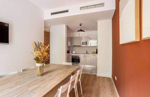 L'Antiga Esquerra de l'Eixample Apartment | Gorgeous 4bed 4bath close to City Center