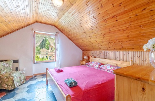 Savignone Apartment | Gorgeous apartment in Savignone with WiFi
